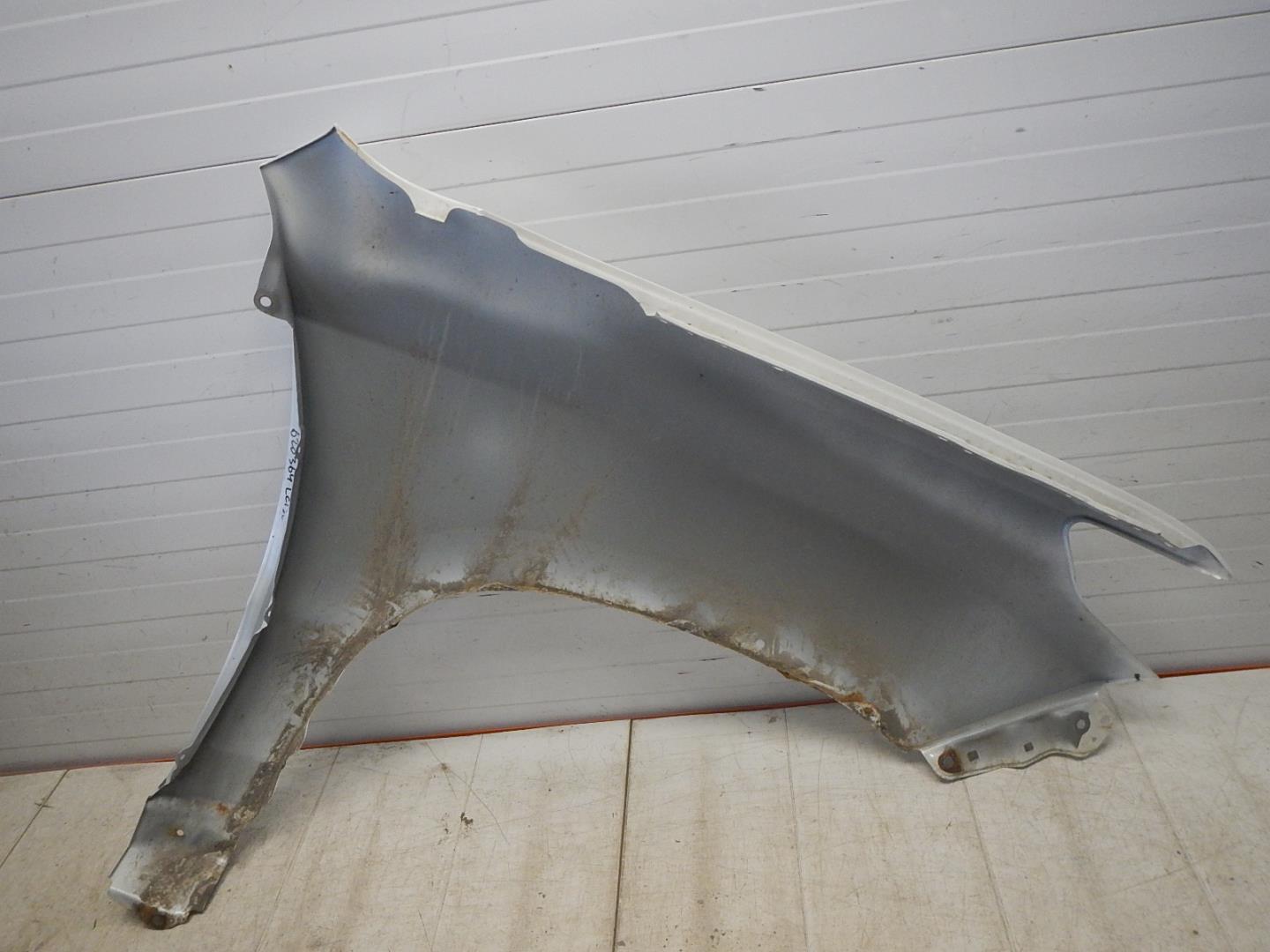 Крыло переднее левое