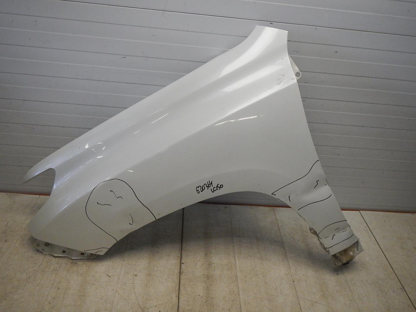 Крыло переднее левое