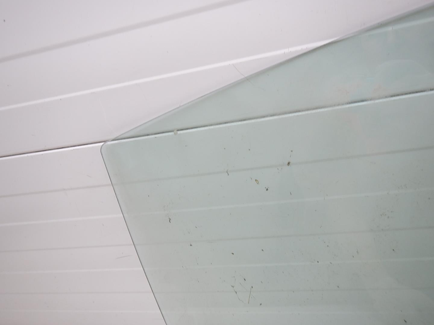 Стекло двери задней левой