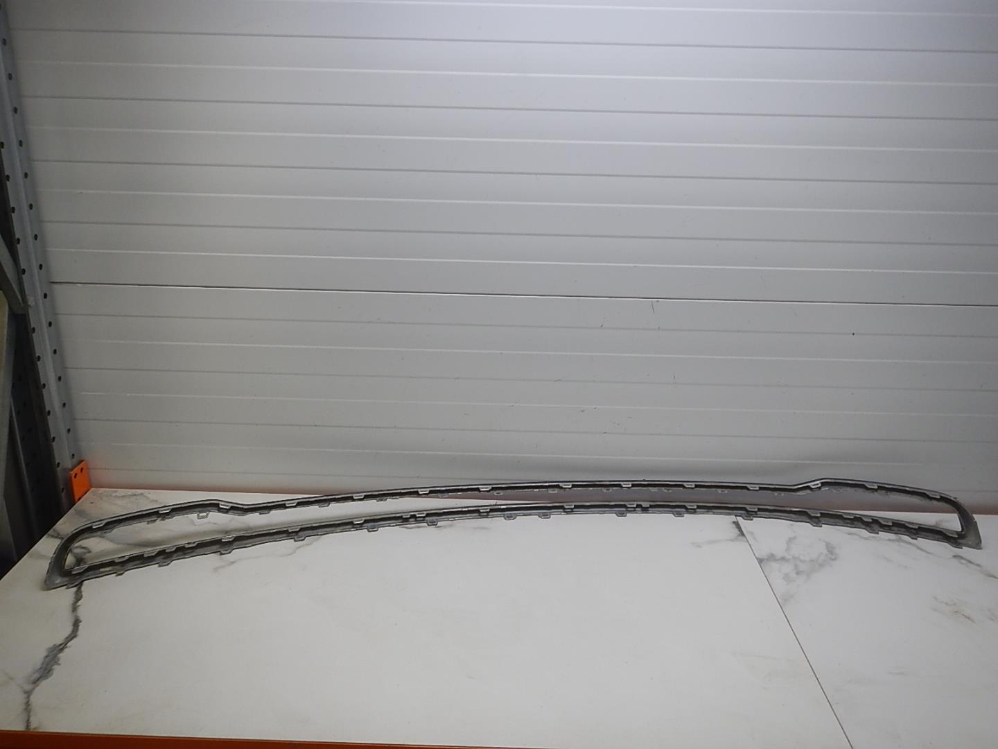 Молдинг заднего бампера