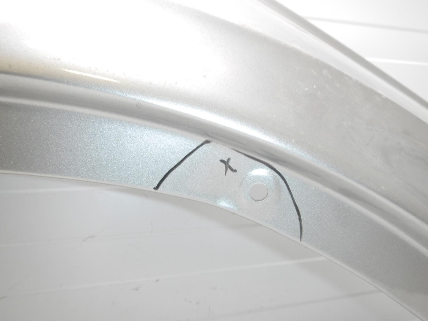 Крыло переднее правое