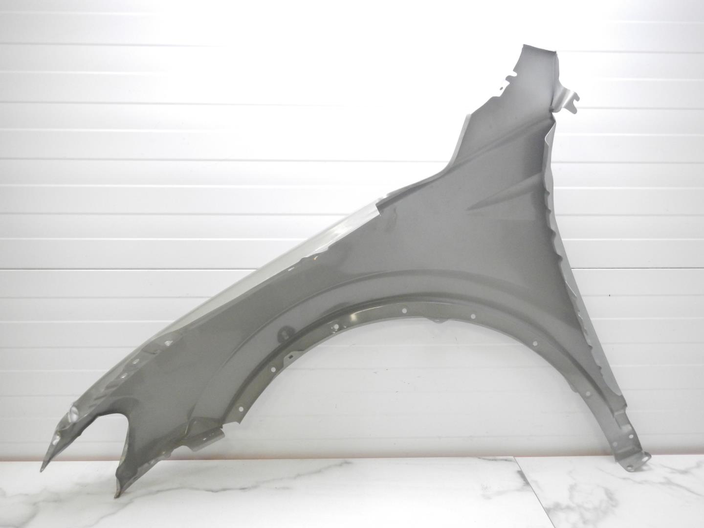 Крыло переднее правое