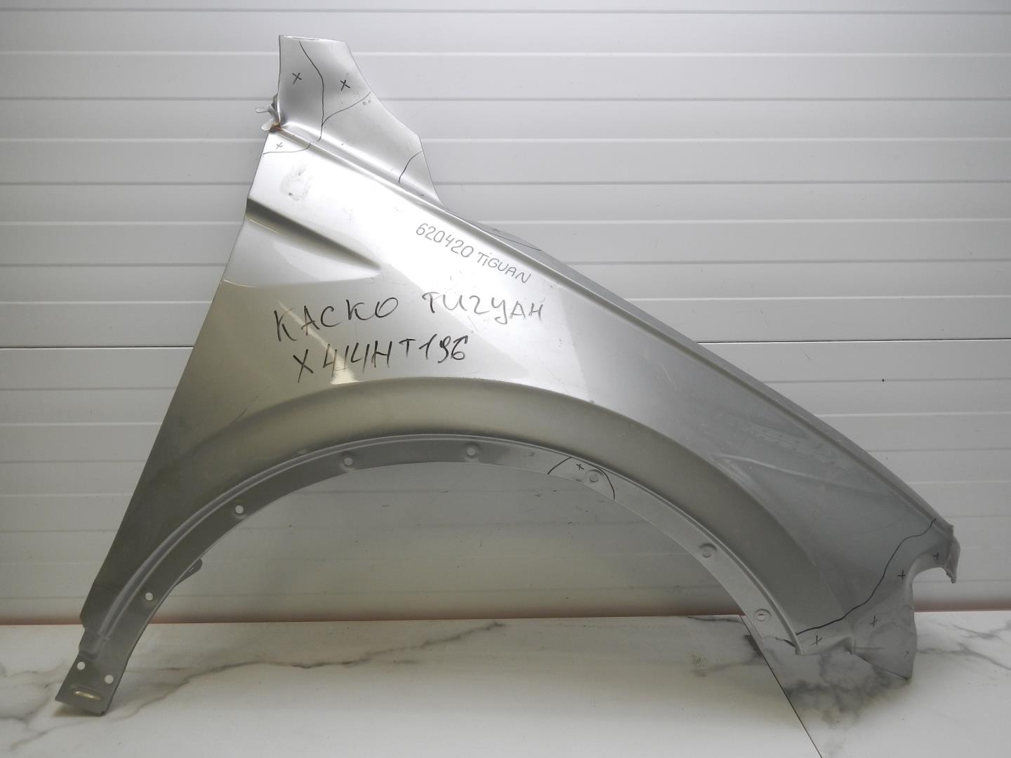 Крыло переднее правое