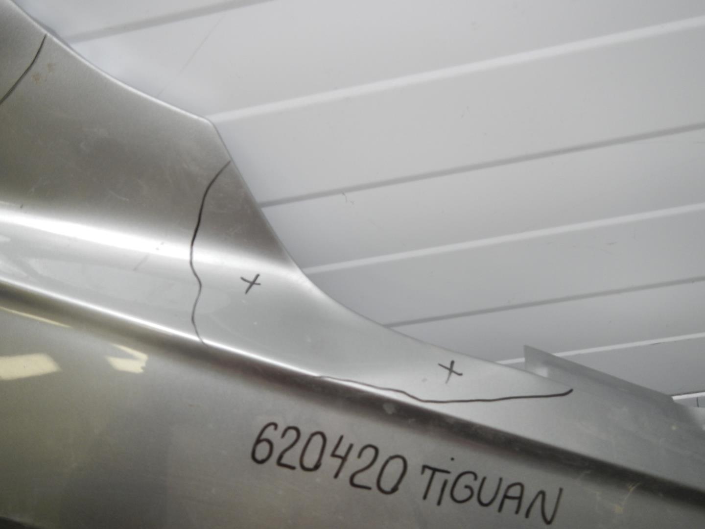 Крыло переднее правое