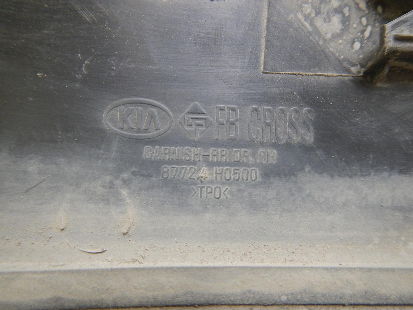 Молдинг задней правой двери