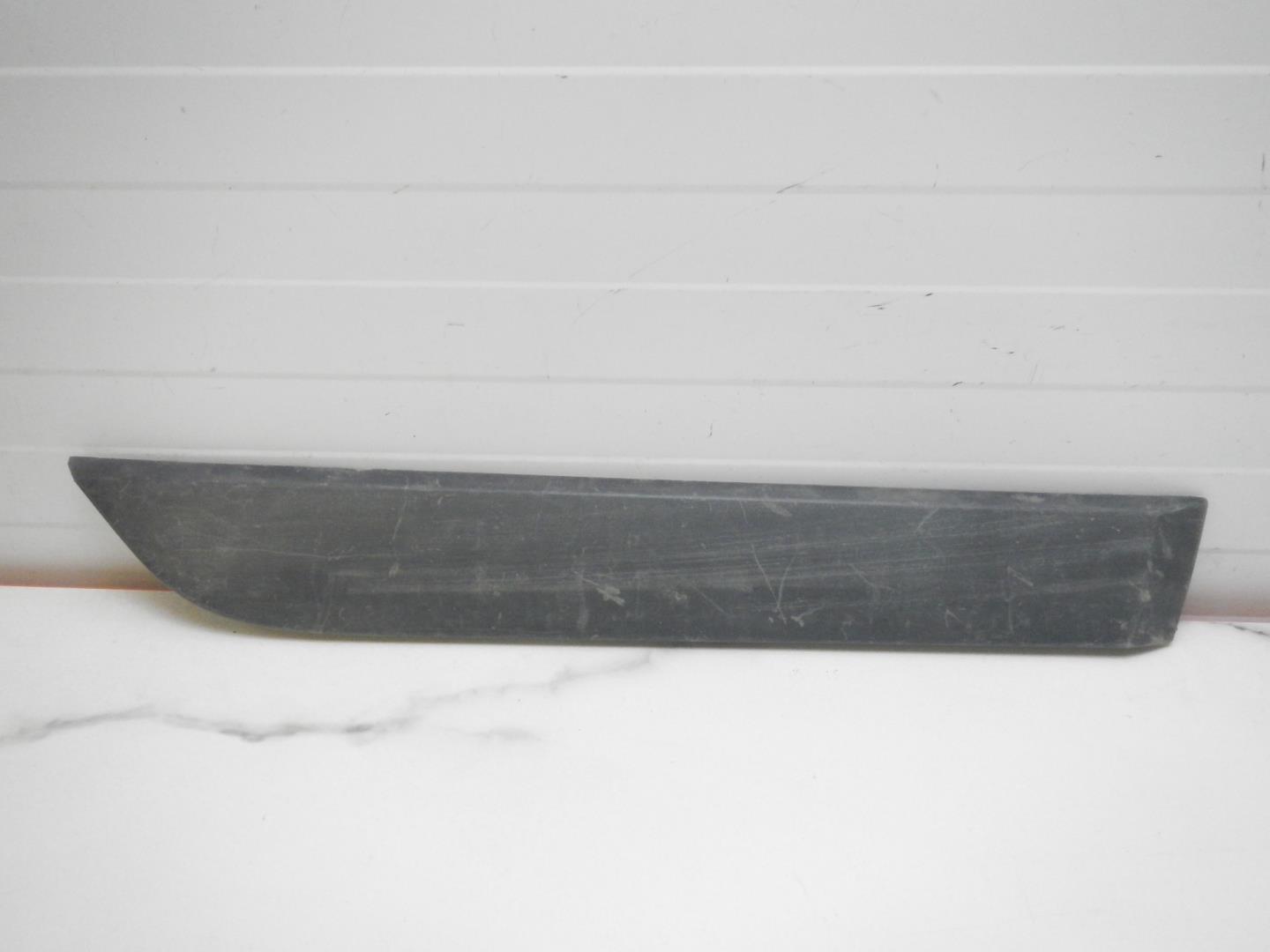 Молдинг задней правой двери