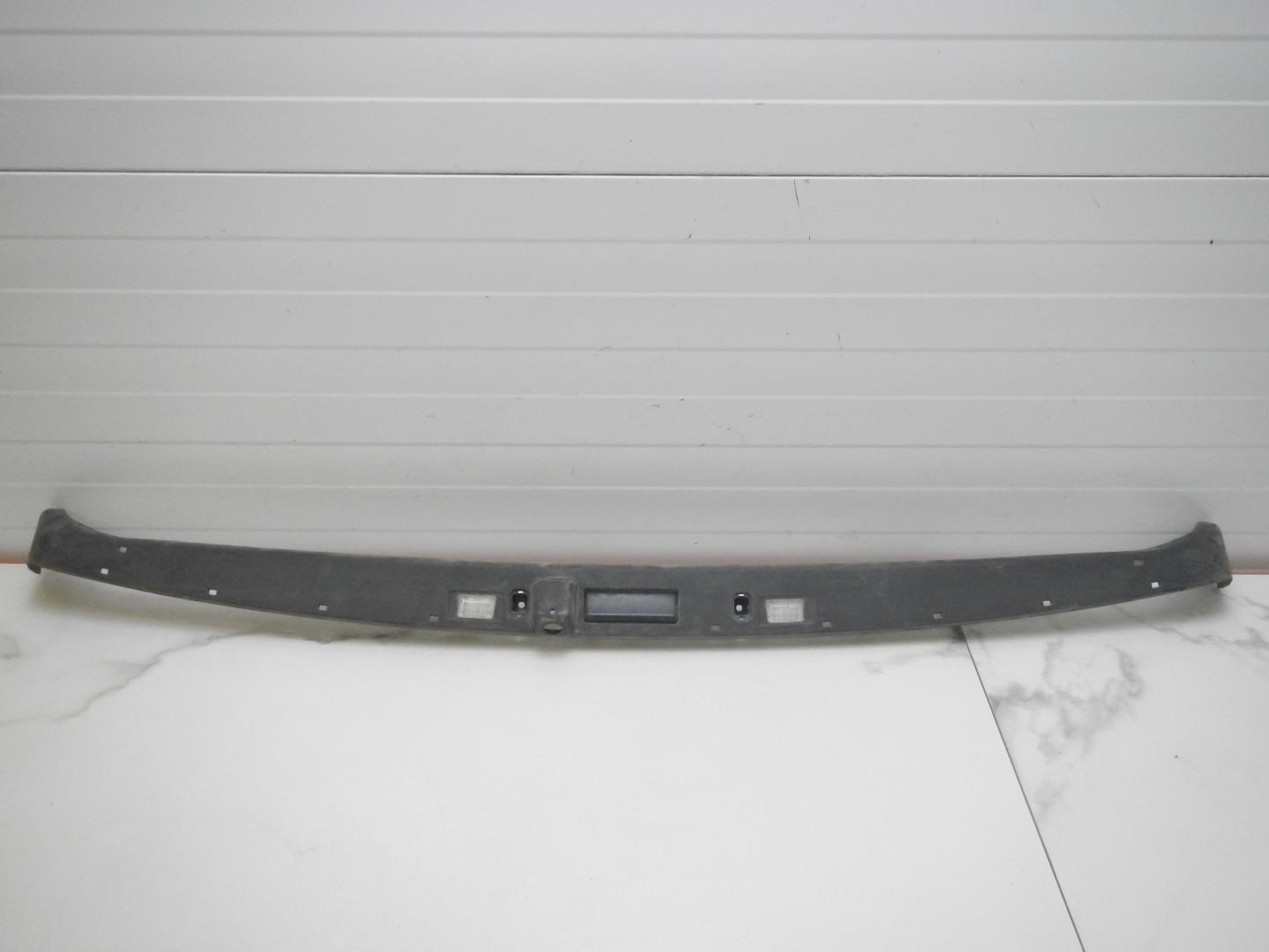 Накладка двери багажника