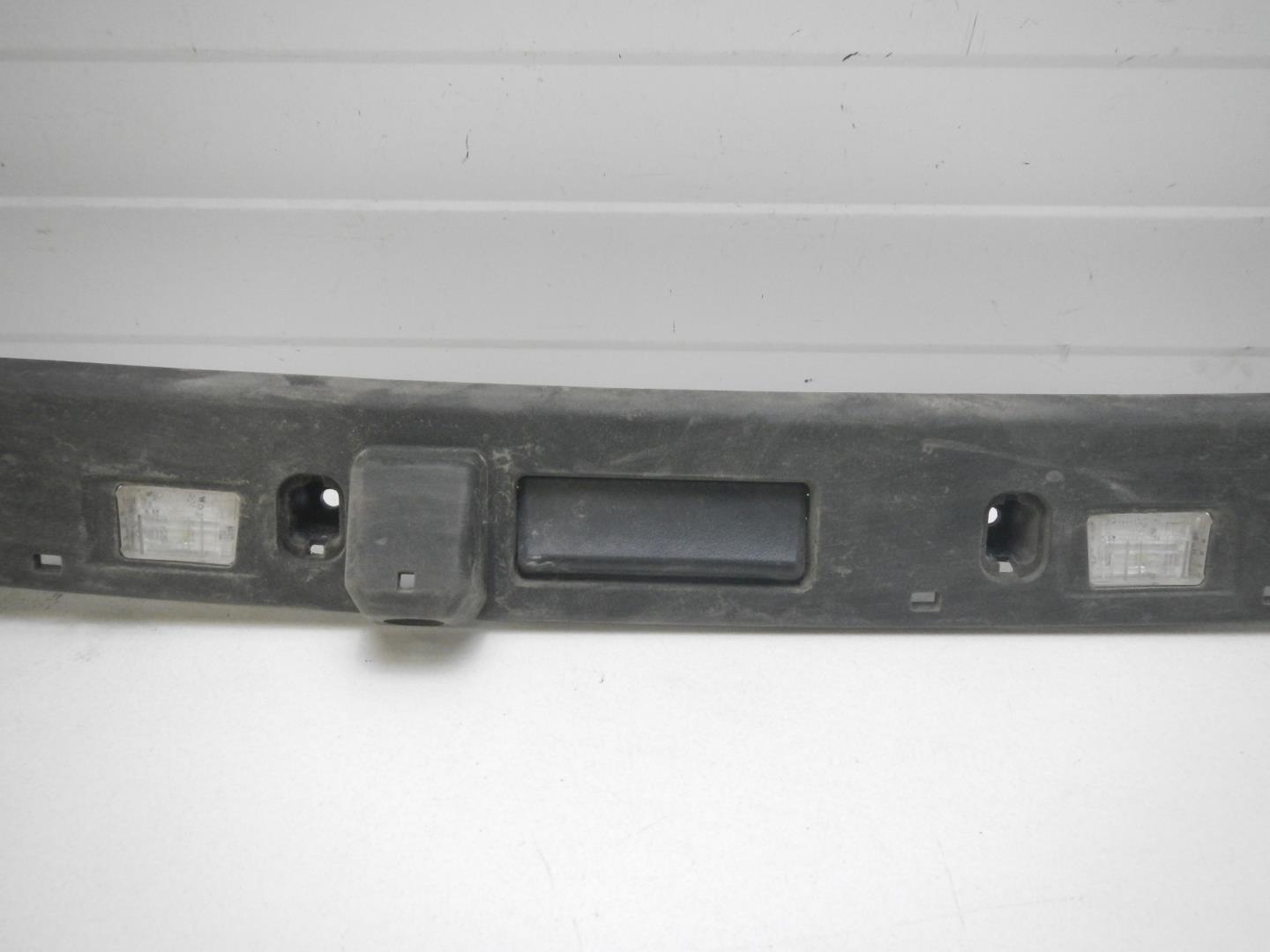 Накладка двери багажника