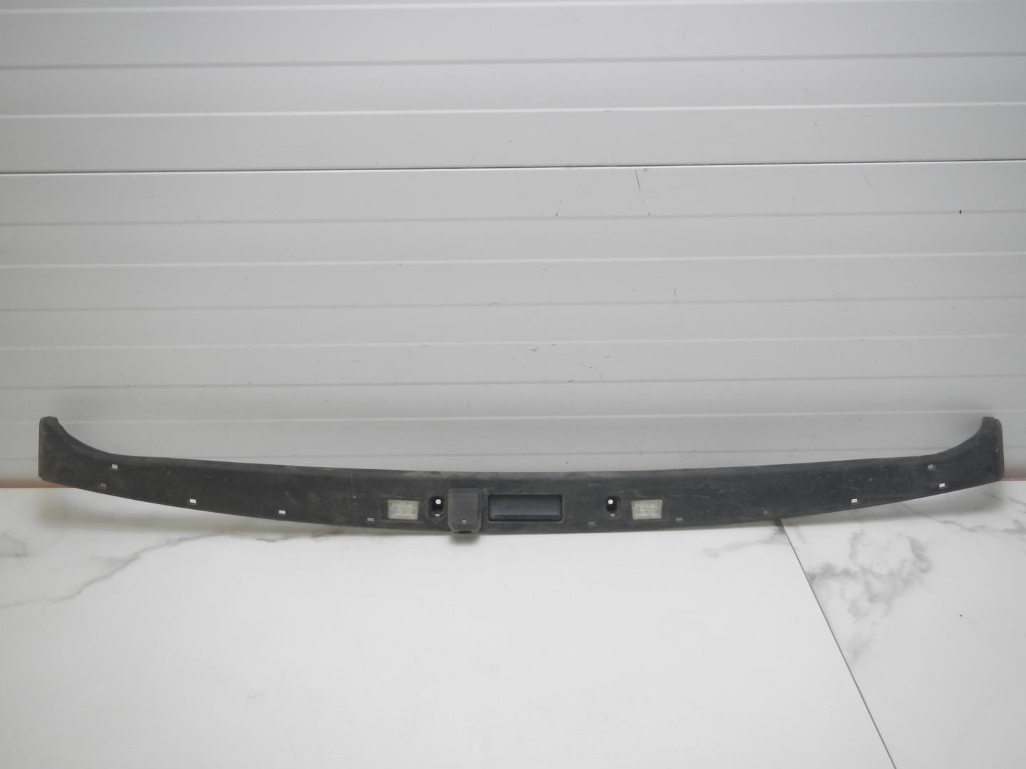 Накладка двери багажника