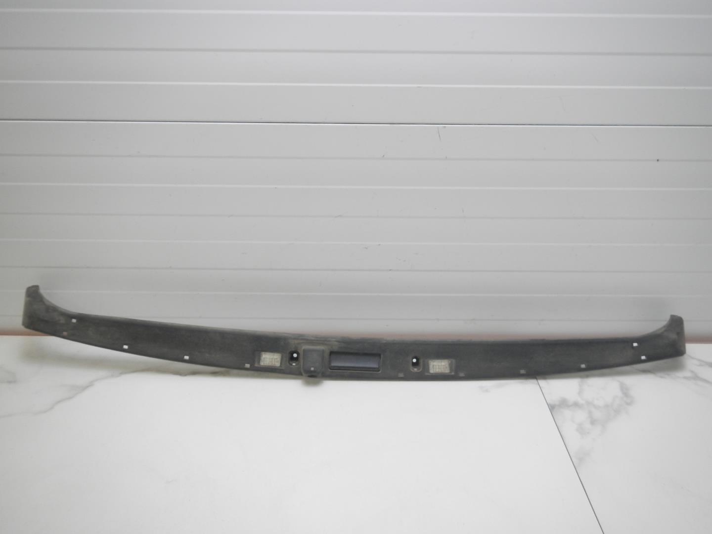 Накладка двери багажника