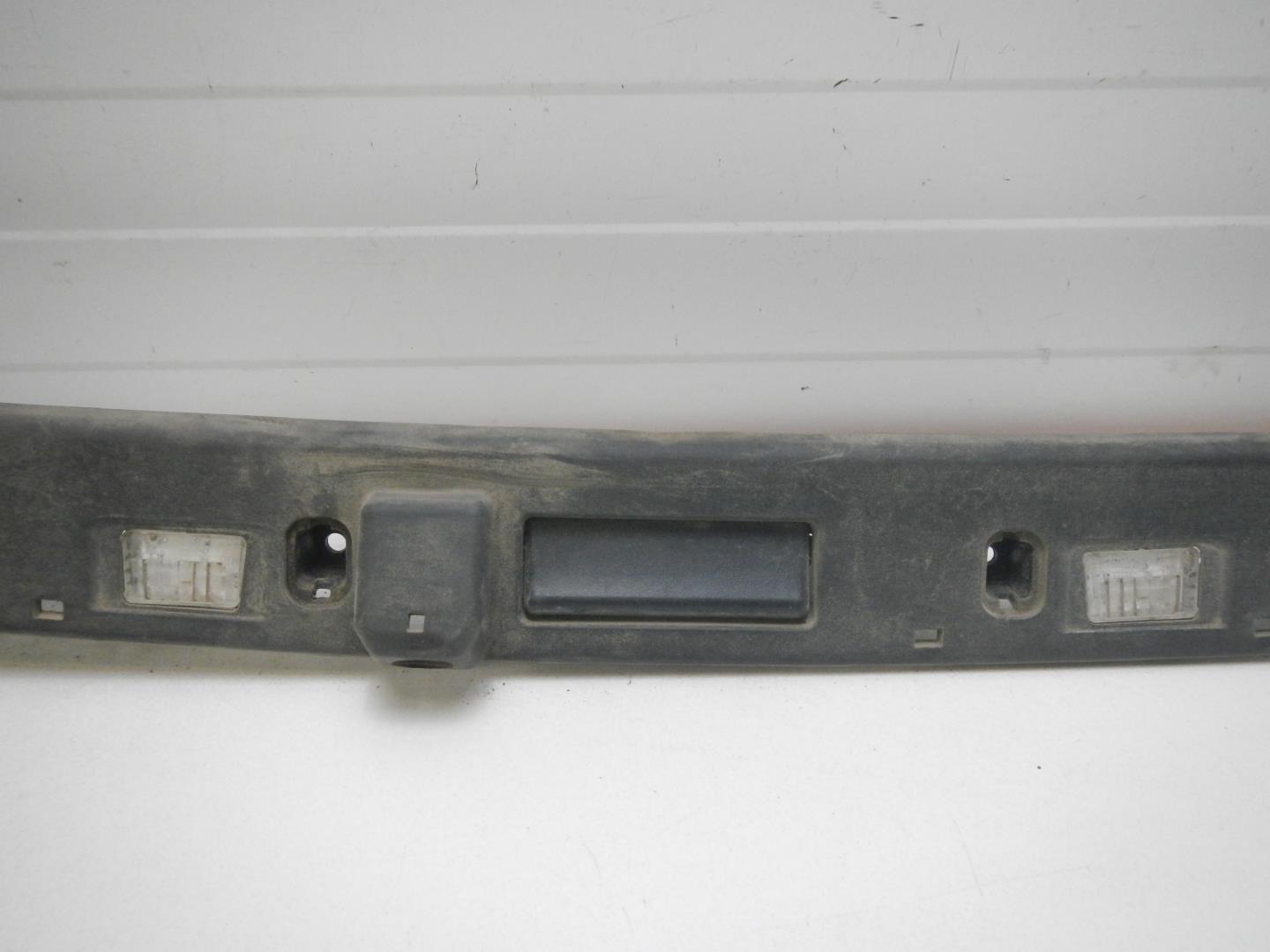 Накладка двери багажника