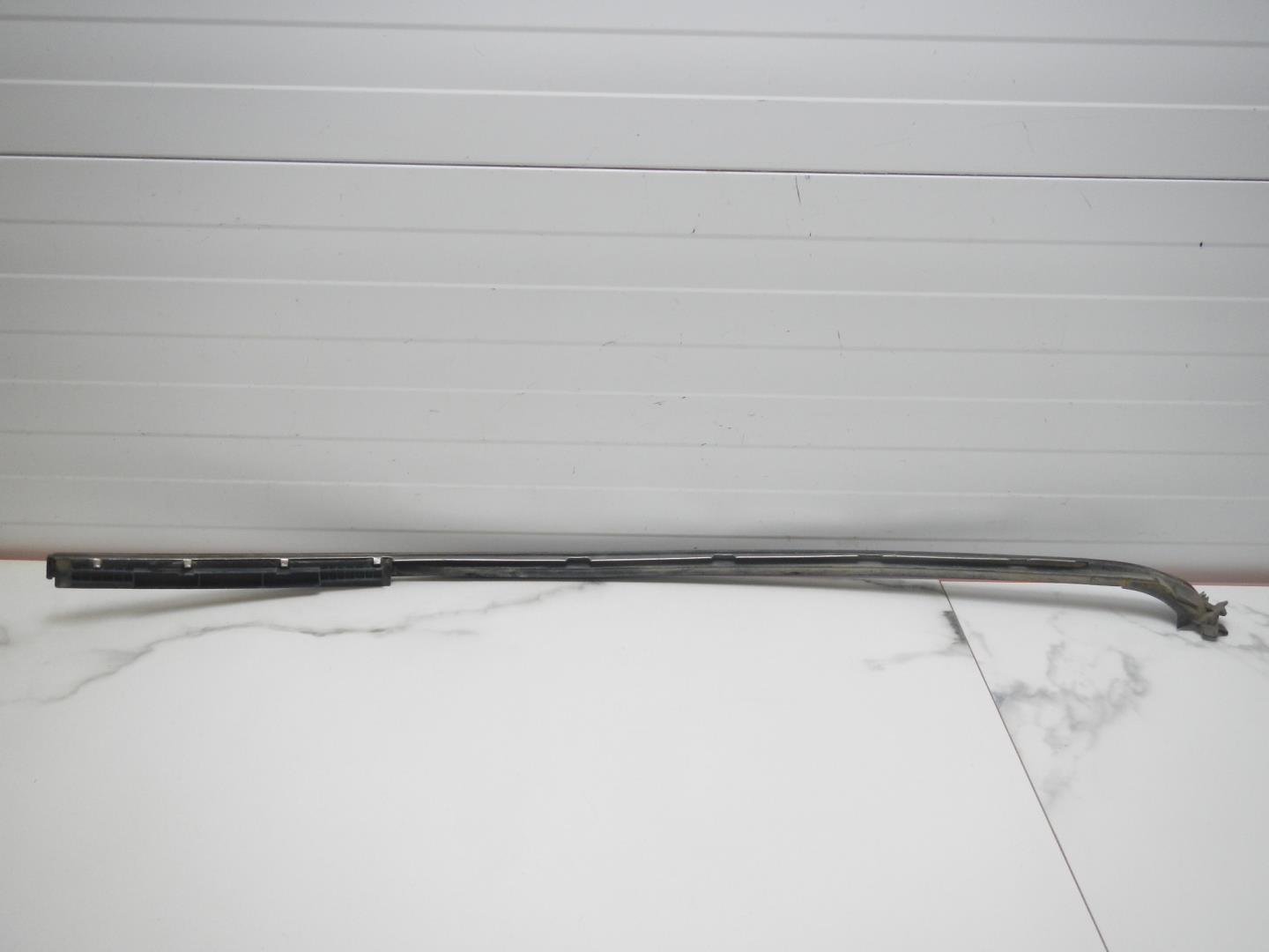 Молдинг лобового стекла