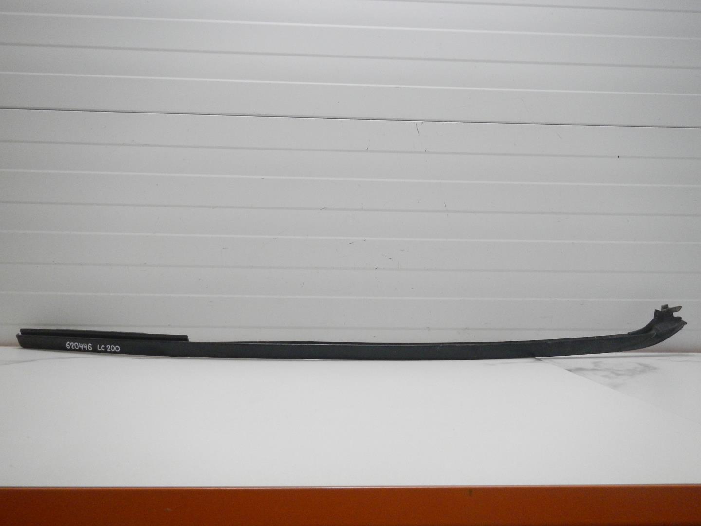 Молдинг лобового стекла