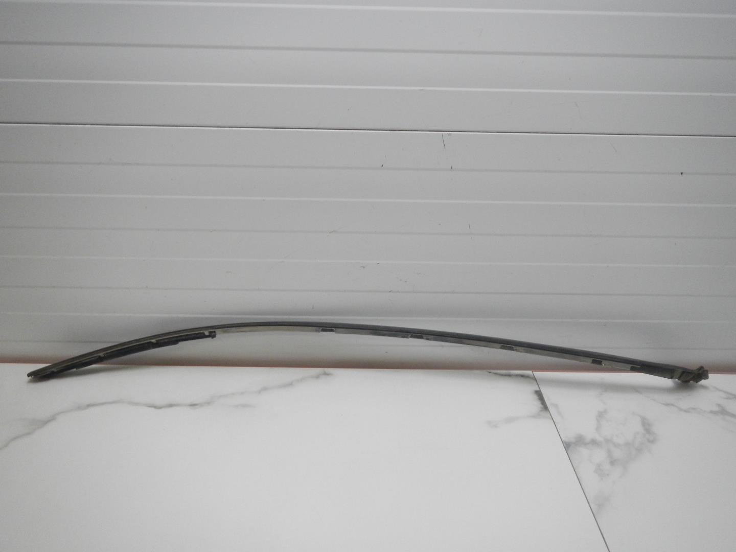 Молдинг лобового стекла