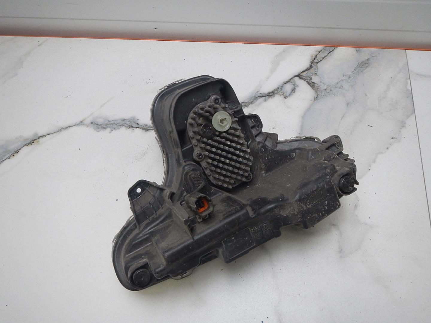 Фара дневного света левая (ходовые огни)