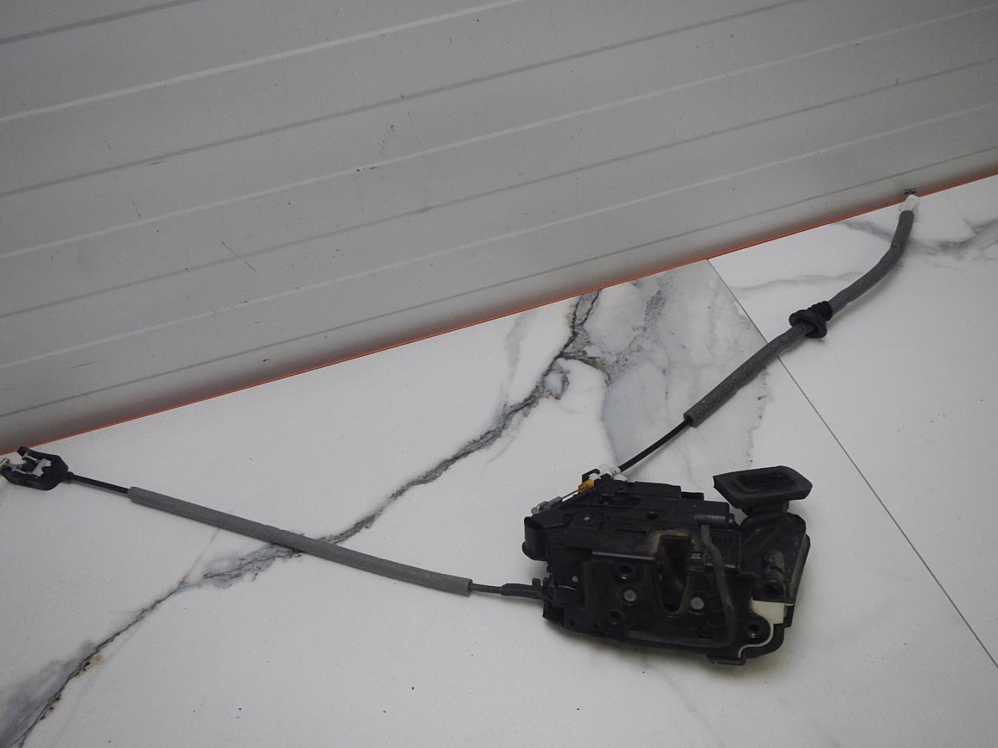 Замок двери передней правой