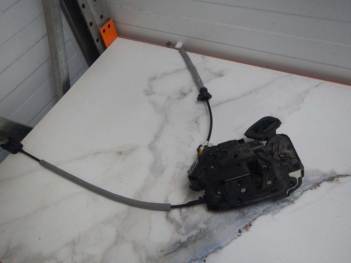 Замок двери задней правой