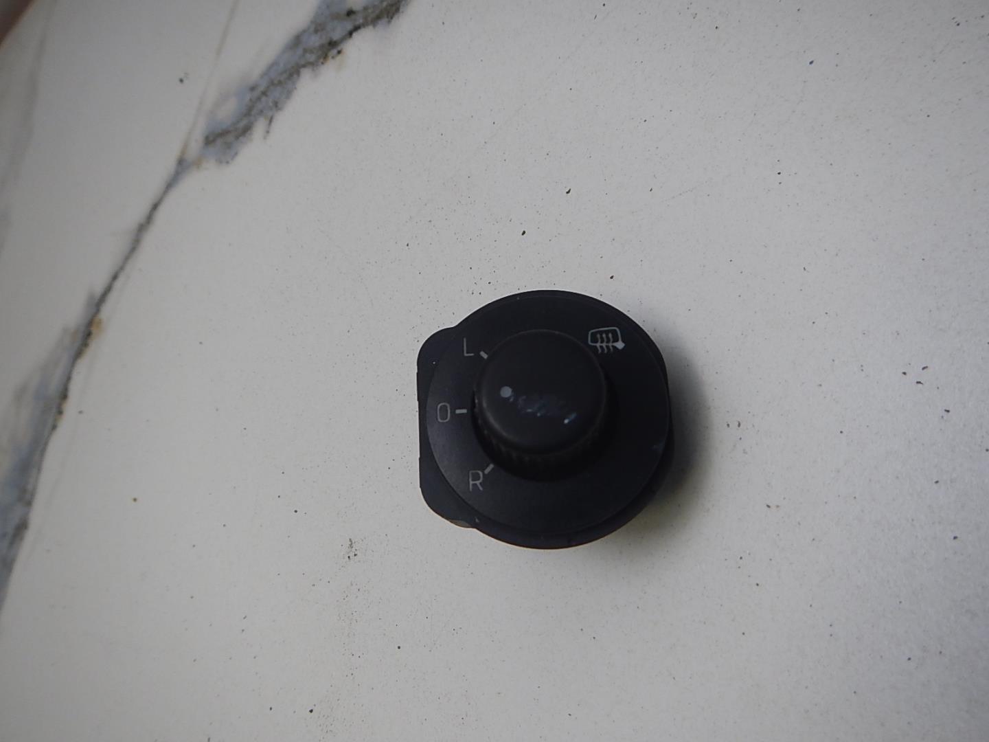 Переключатель регулировки зеркал для Rapid (NH3) 2012-2020