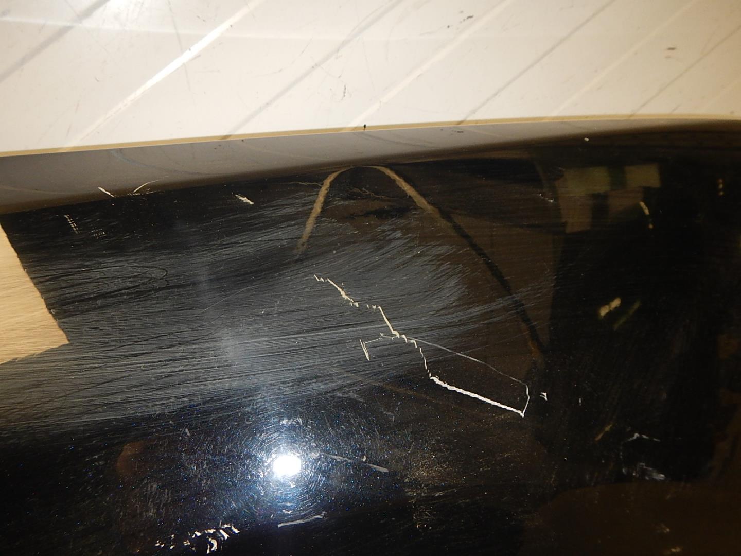 Крыло переднее правое