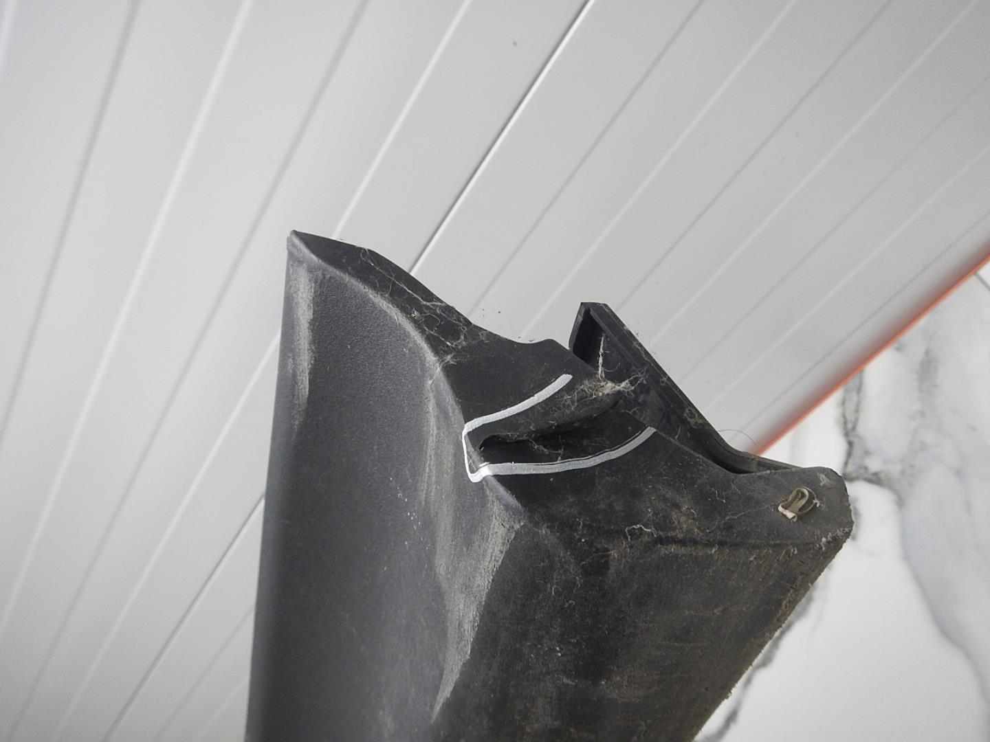 Молдинг задней правой двери