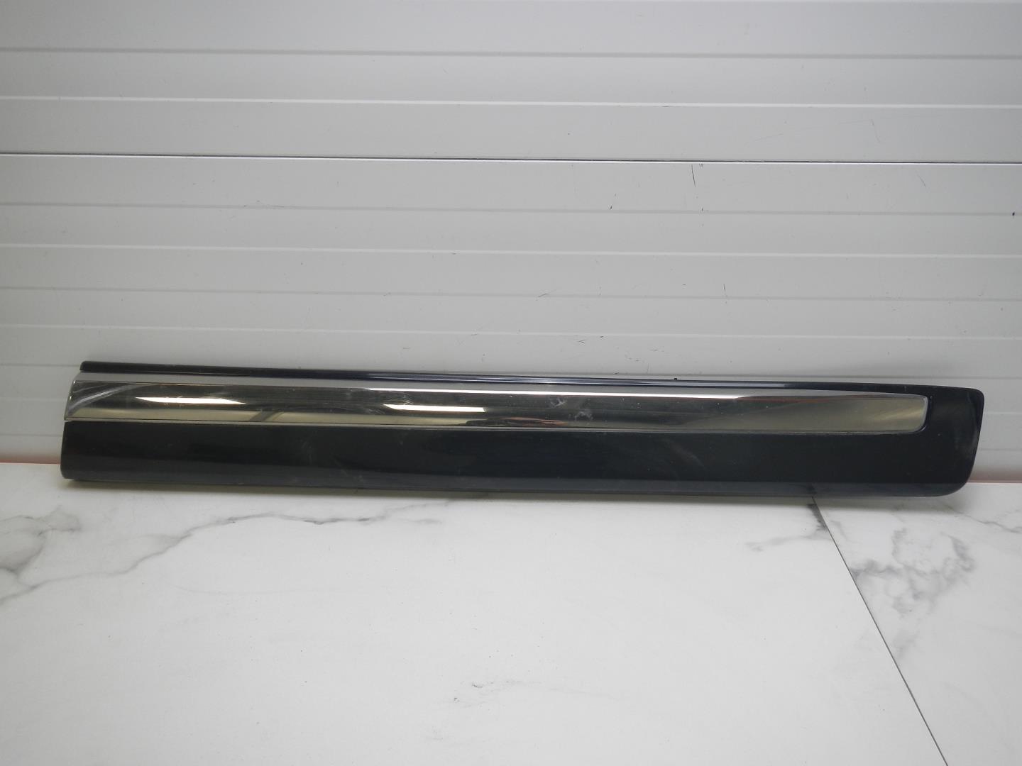 Молдинг передней правой двери