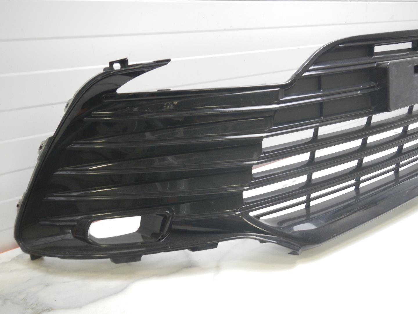 Решетка в бампер центральная