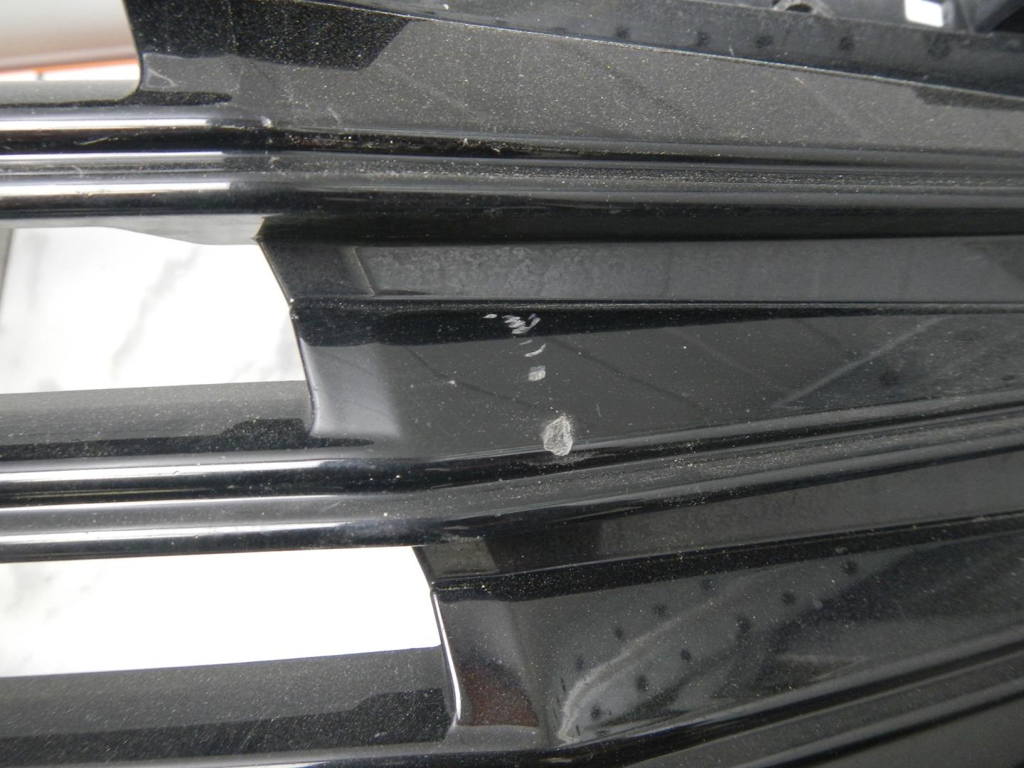 Решетка в бампер центральная