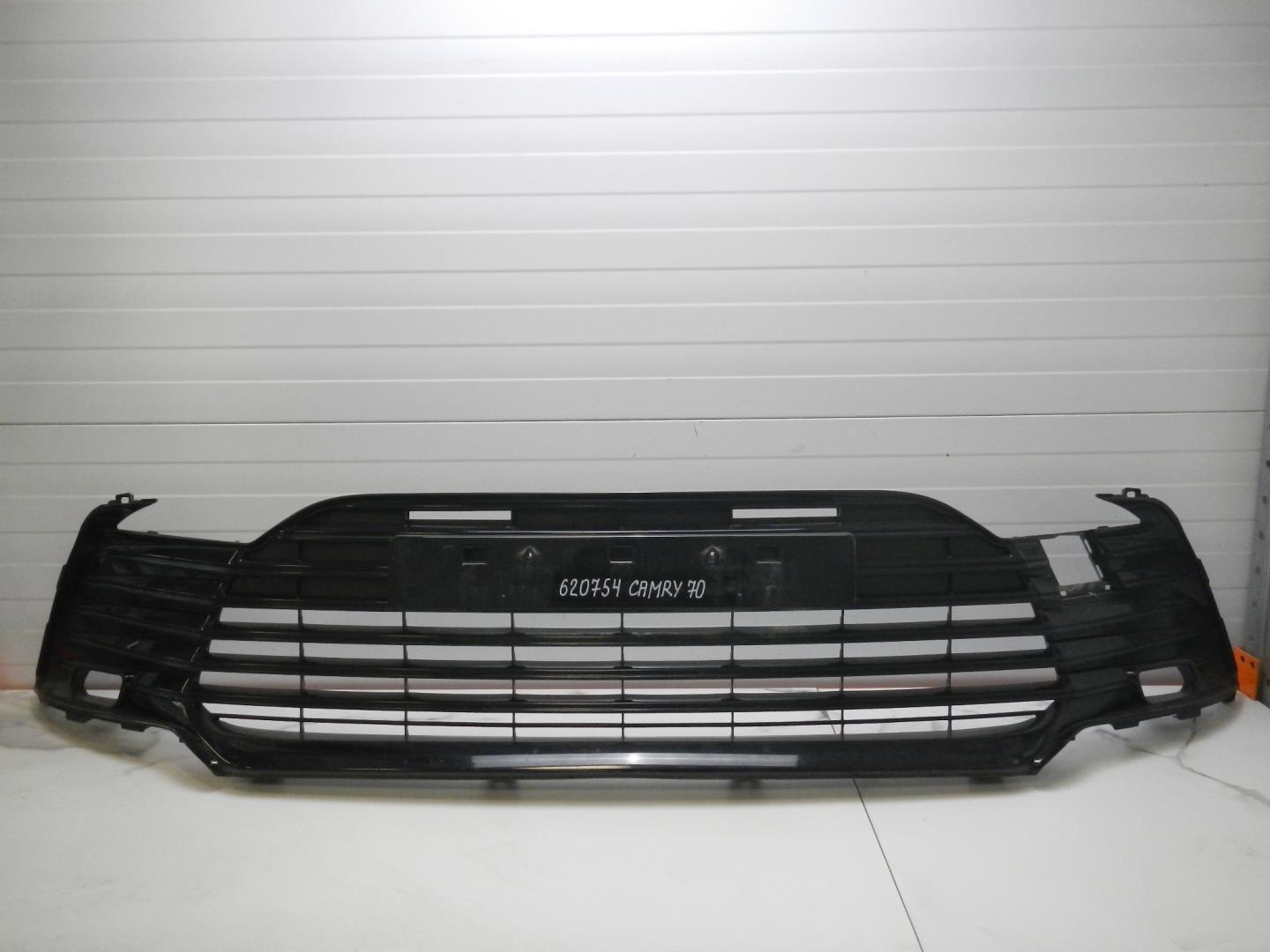 Решетка в бампер центральная