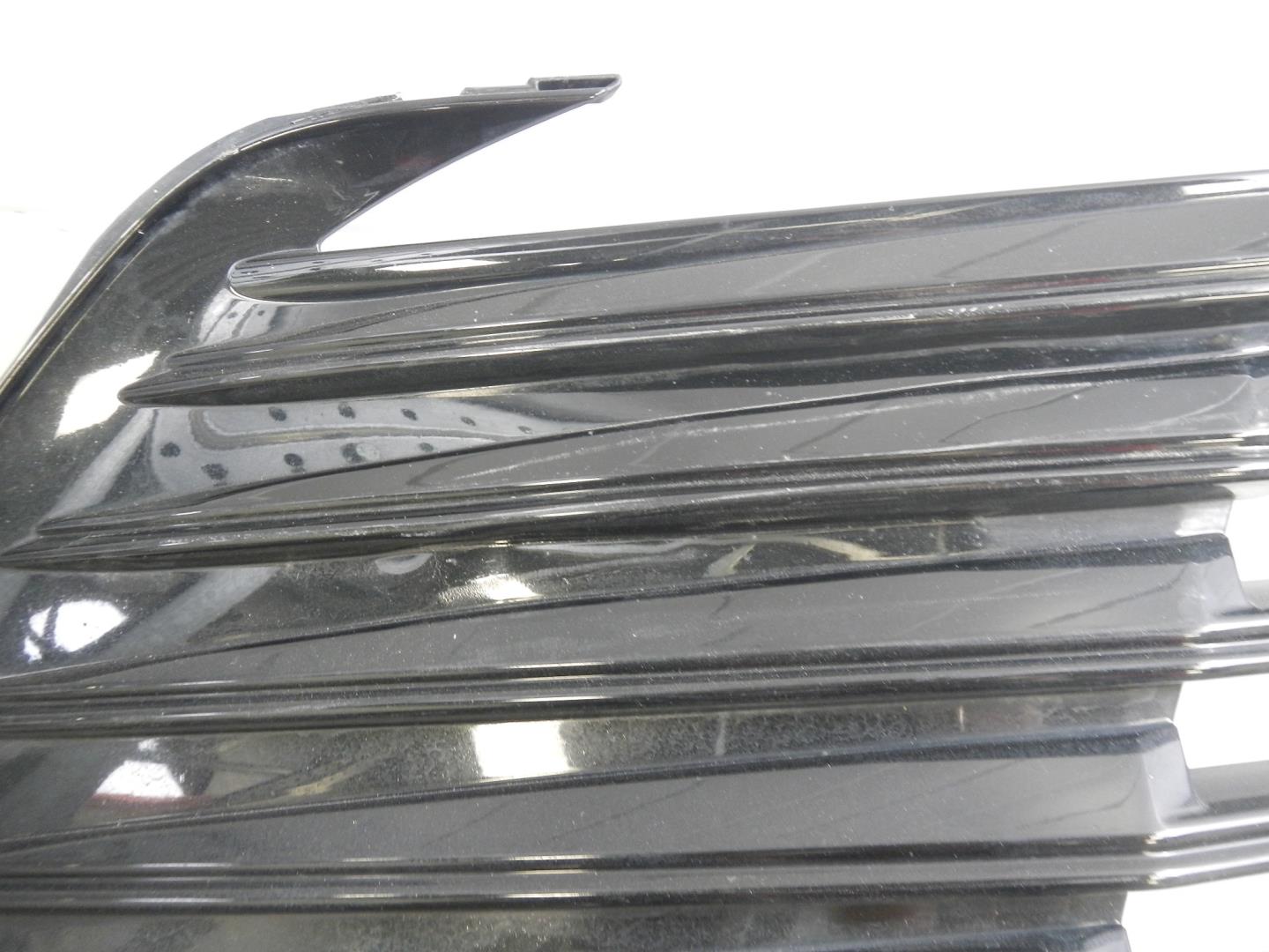 Решетка в бампер центральная