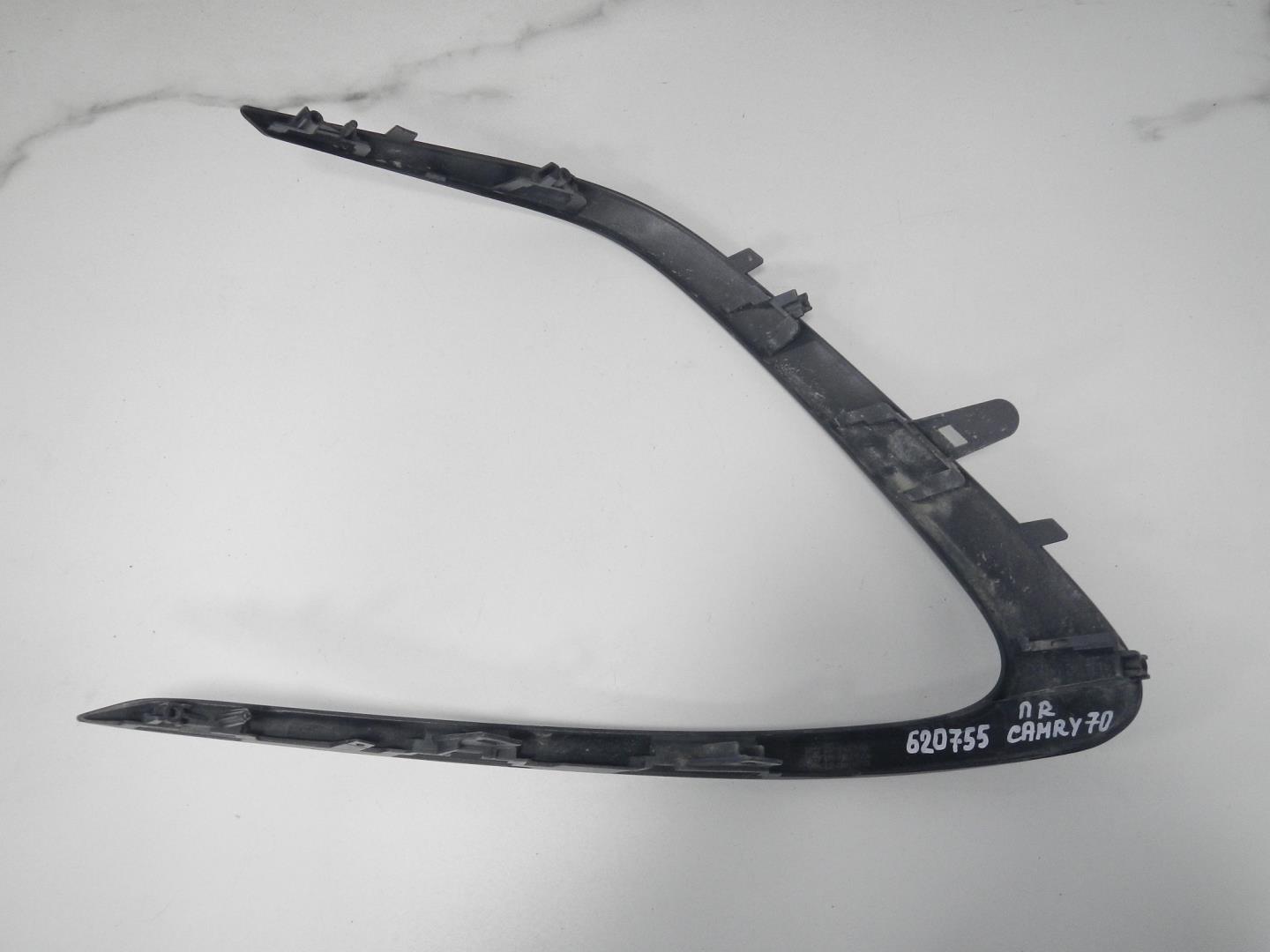 Молдинг переднего бампера правый