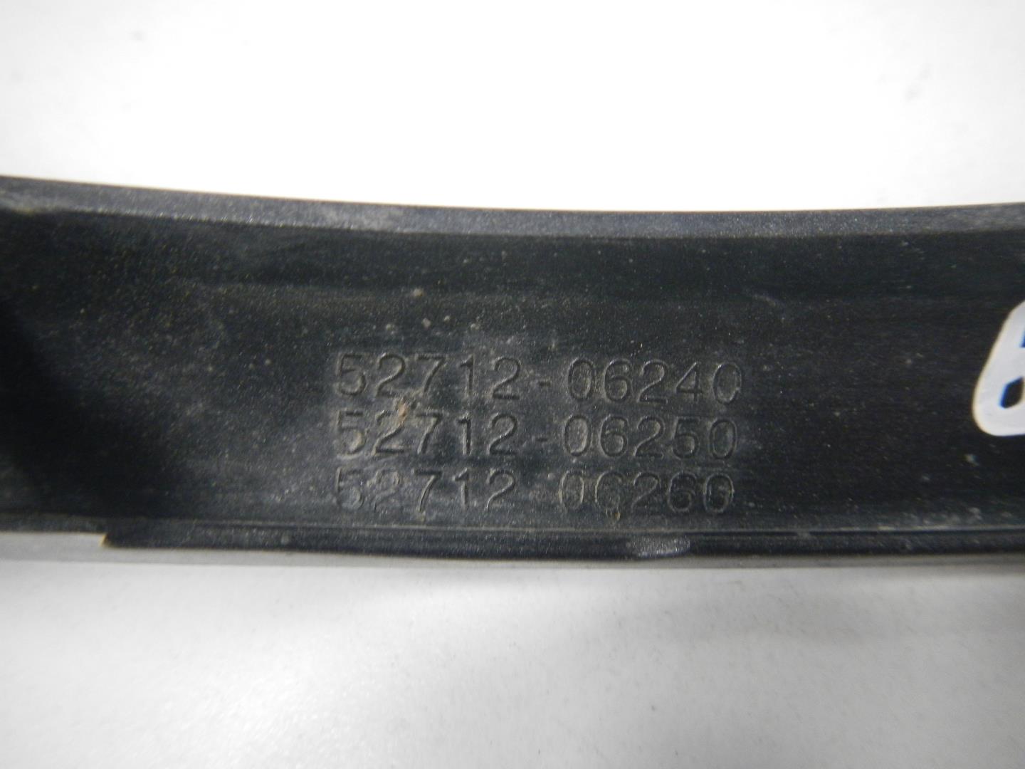 Молдинг переднего бампера правый