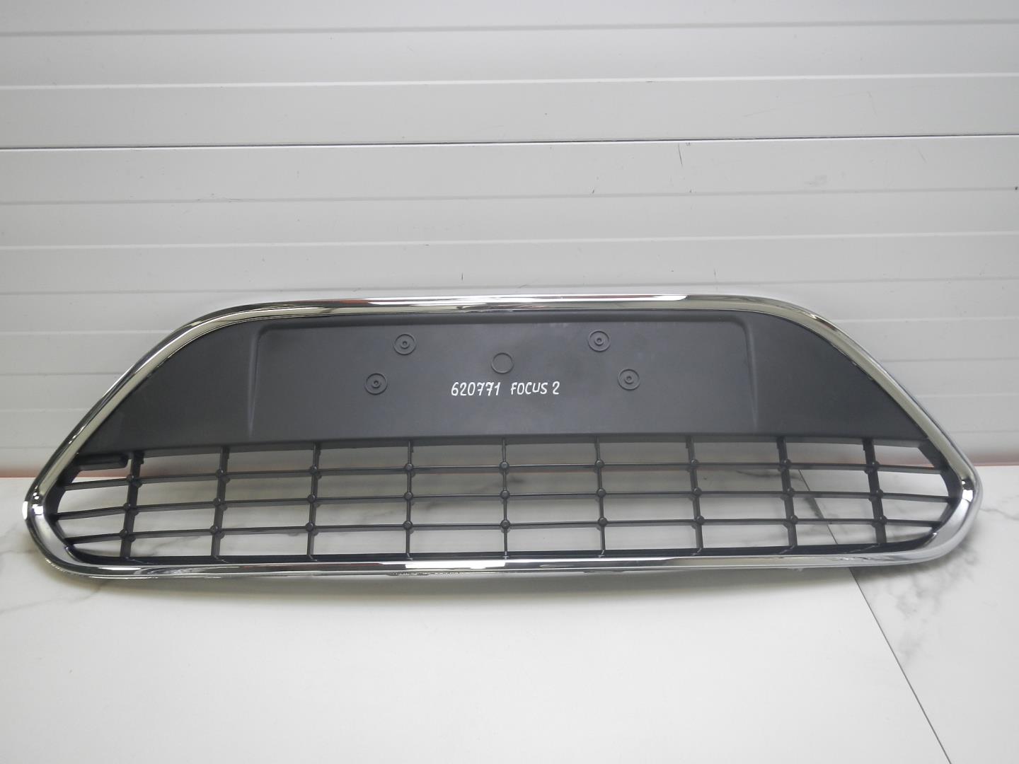 Решетка в бампер центральная