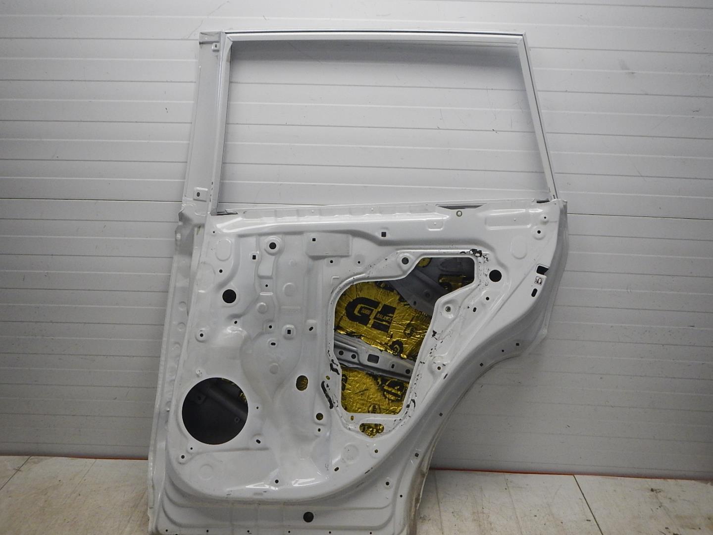 Дверь задняя правая