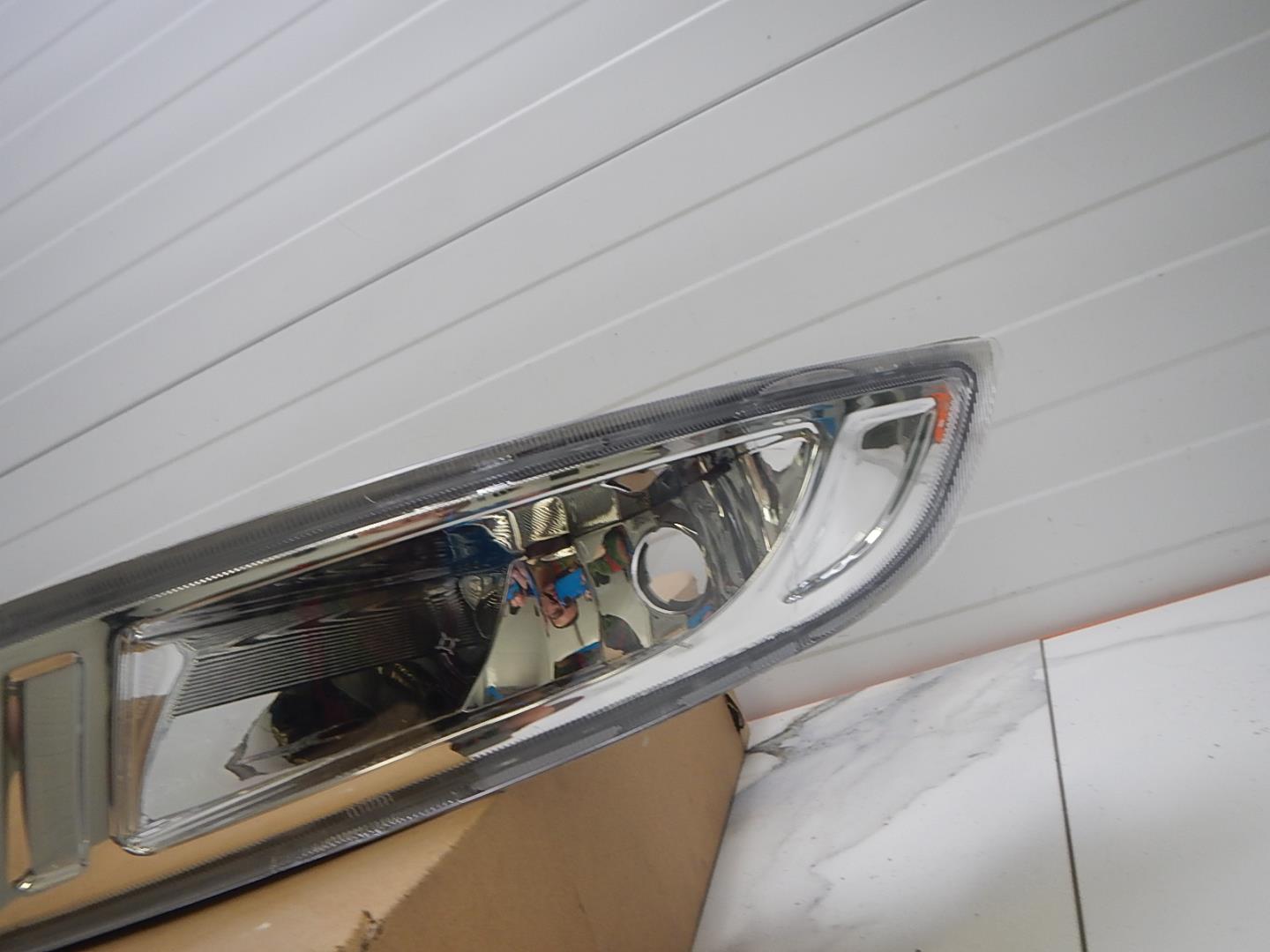 Фара противотуманная левая