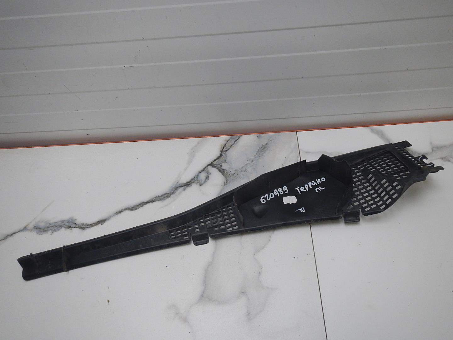 Решетка стеклоочистителей (Жабо)