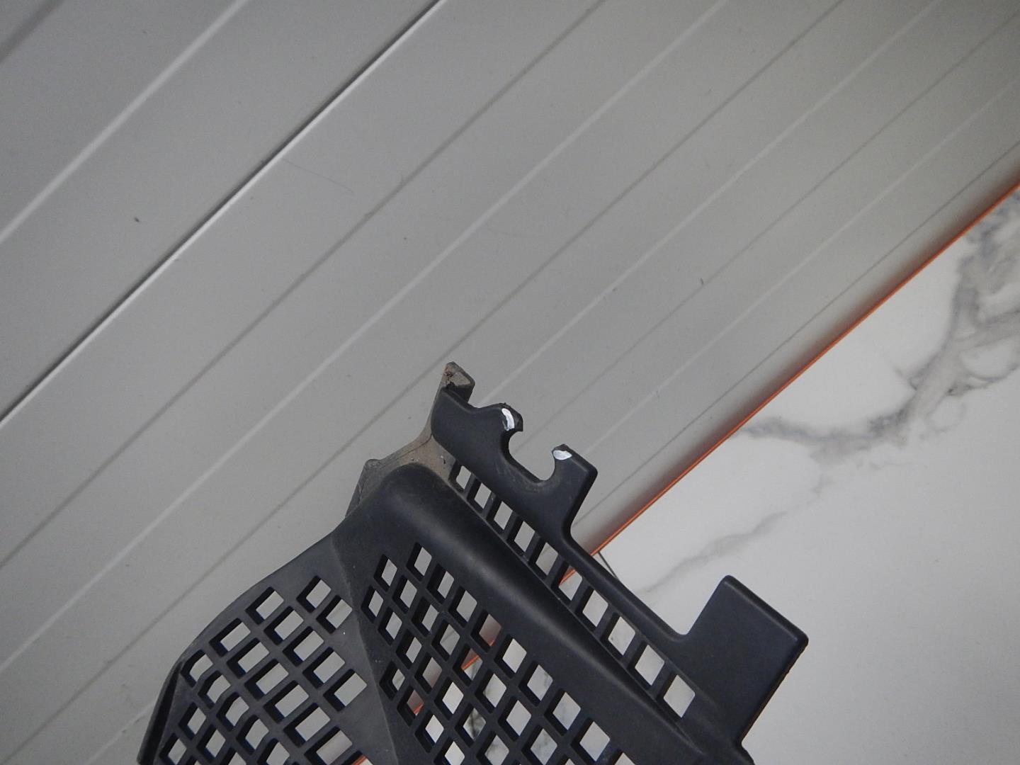 Решетка стеклоочистителей (Жабо)