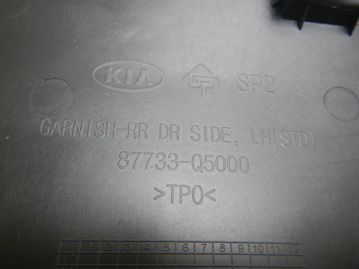 Молдинг задней левой двери