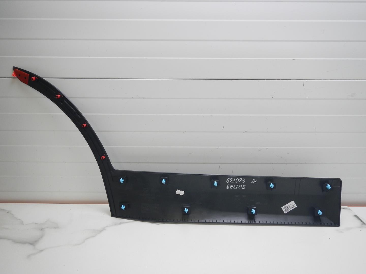 Молдинг задней левой двери