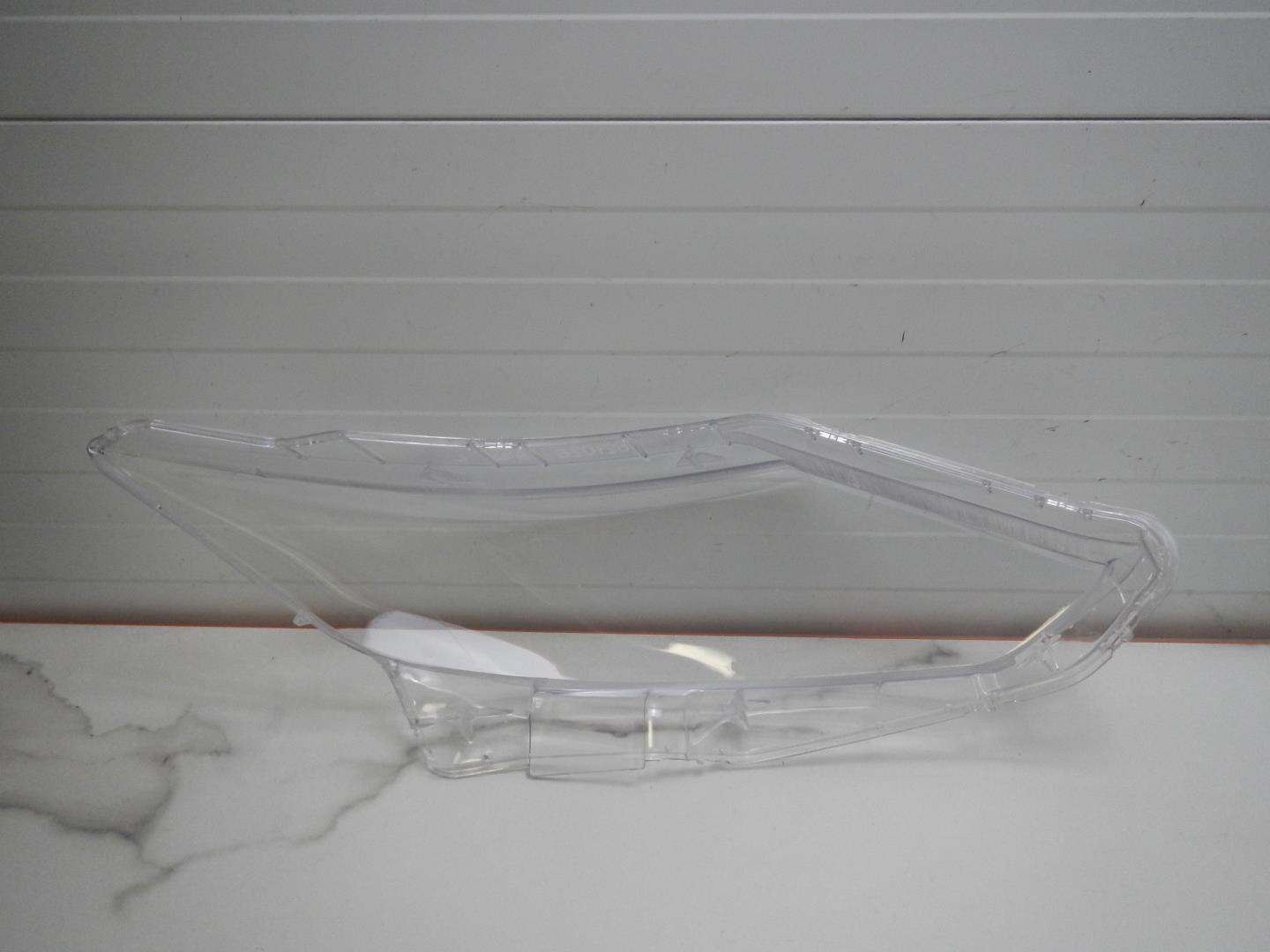 Стекло фары левой