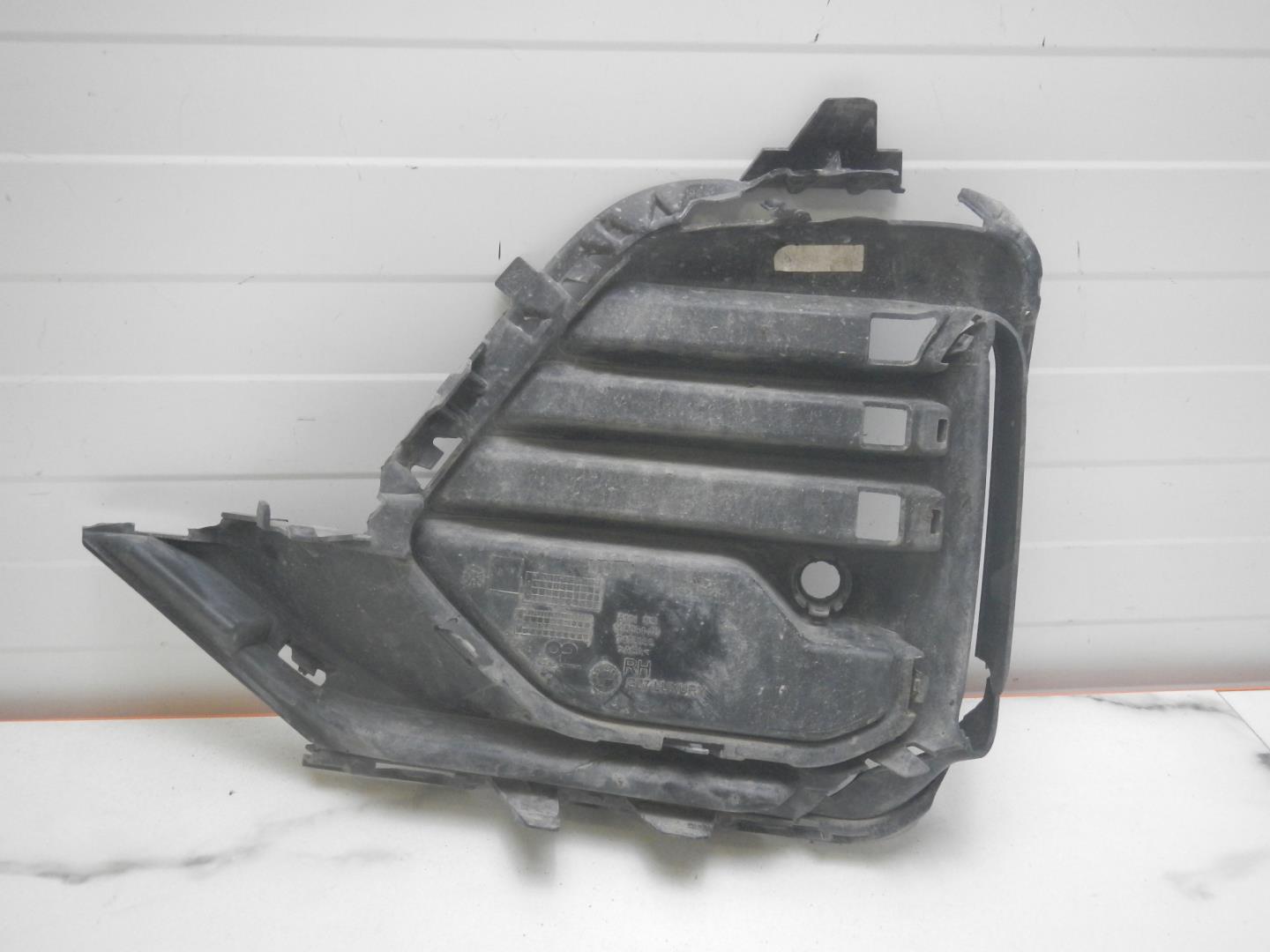 Решетка в бампер правая