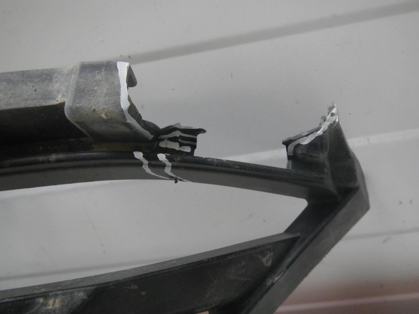 Решетка в бампер центральная