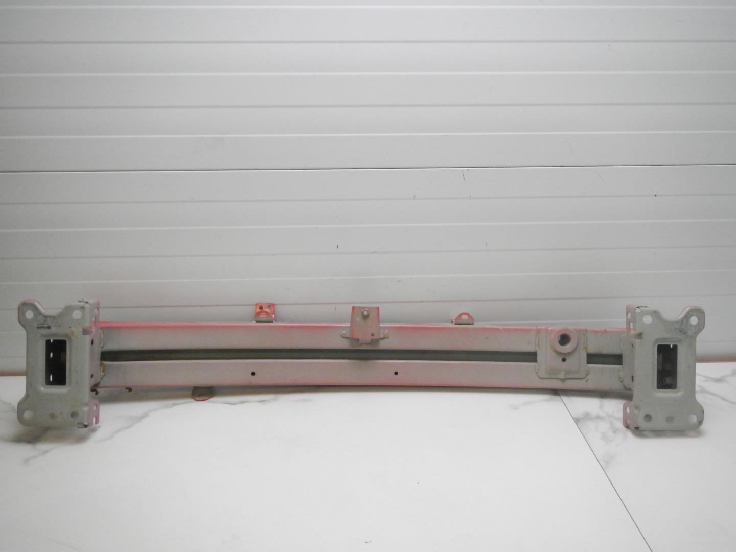 Усилитель переднего бампера