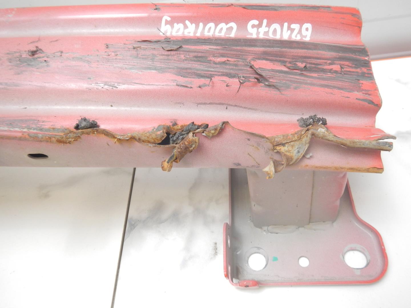 Усилитель переднего бампера