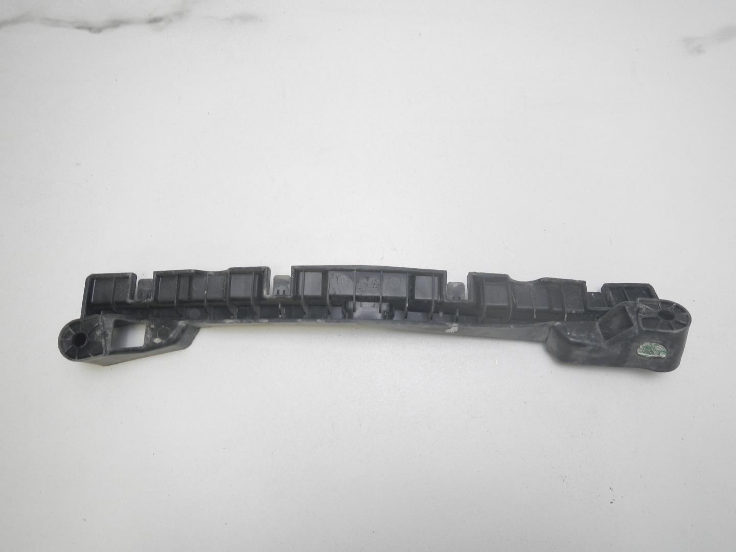 Кронштейн переднего бампера