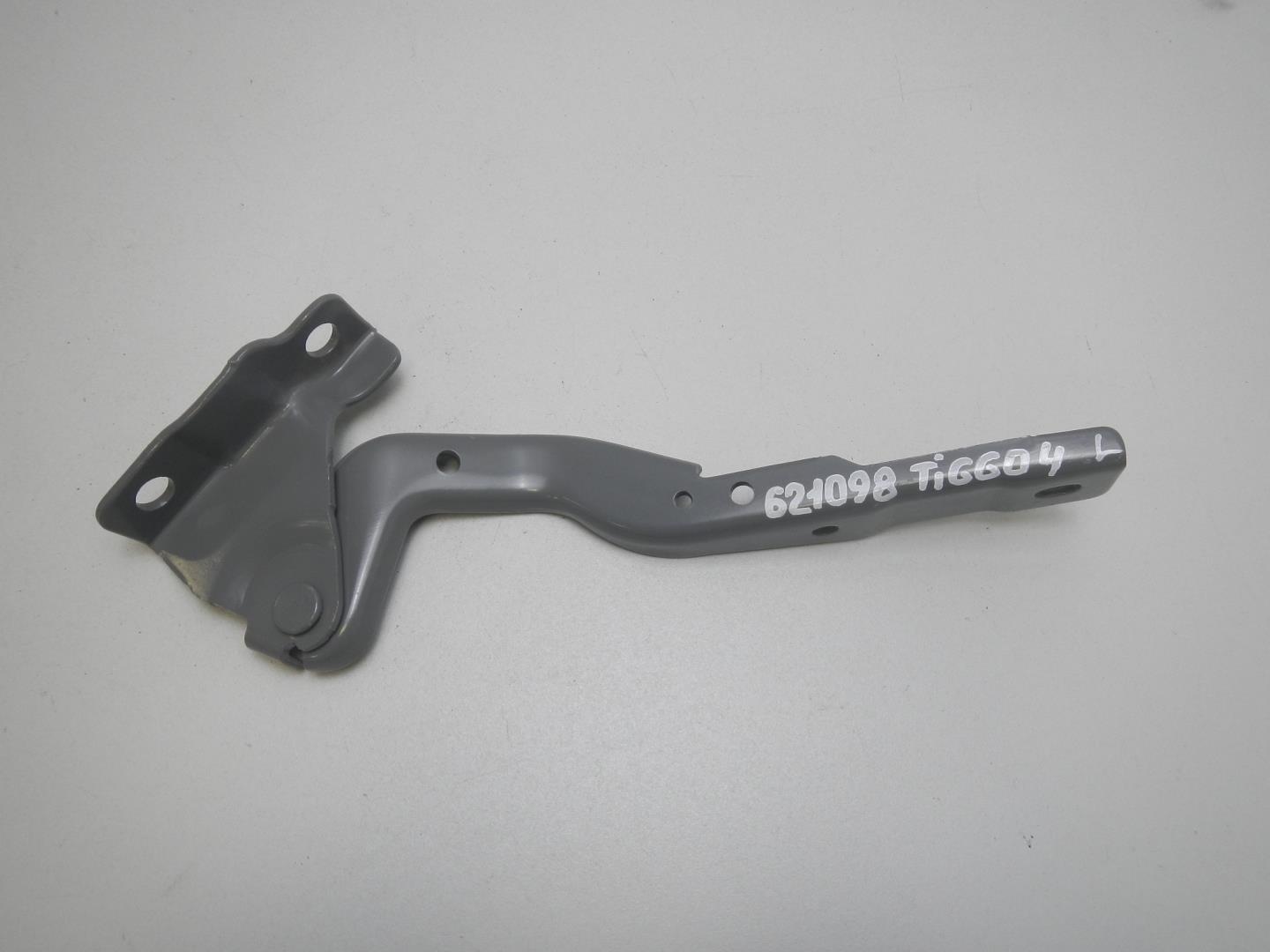 Петля капота левая