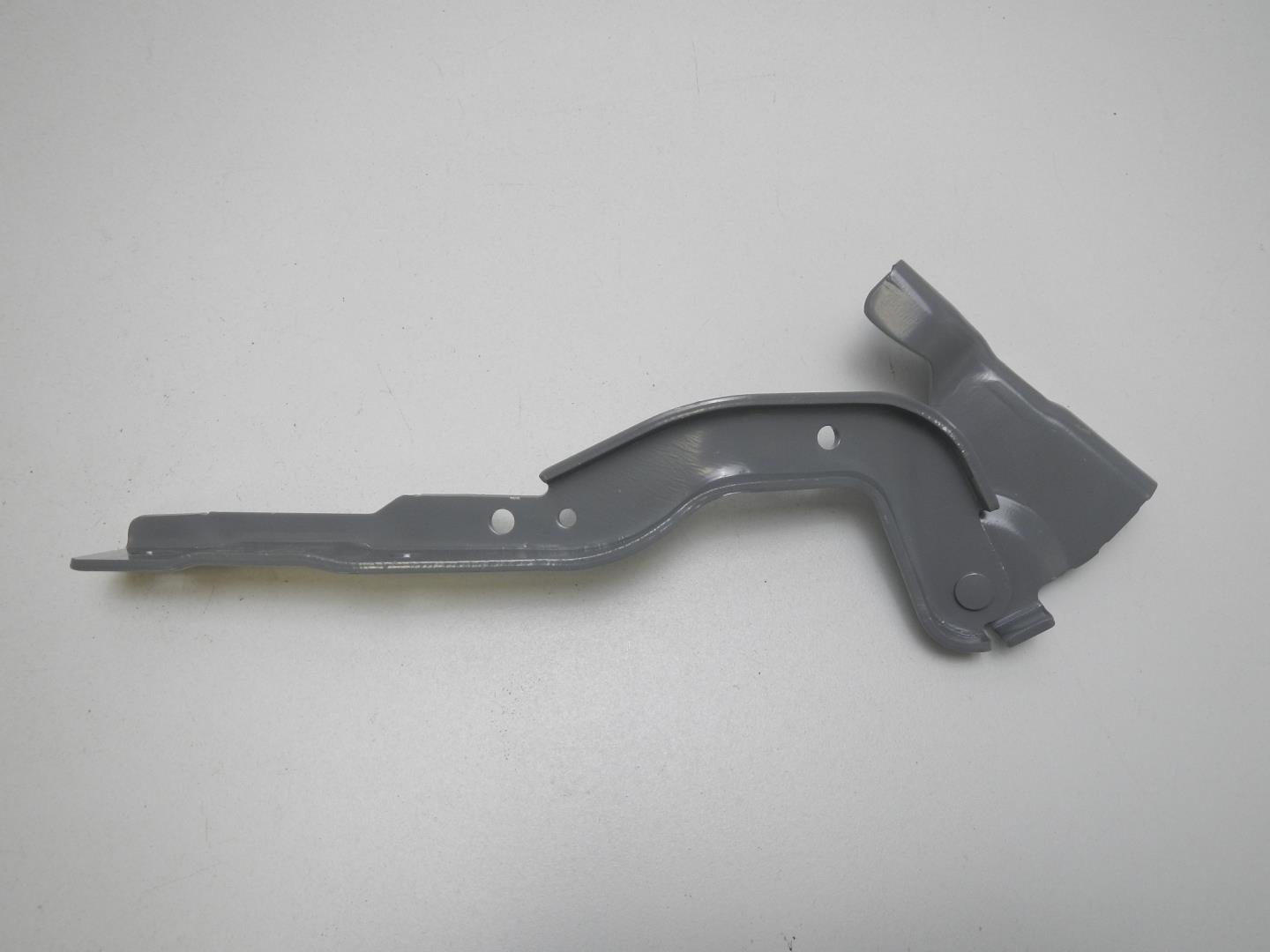 Петля капота левая