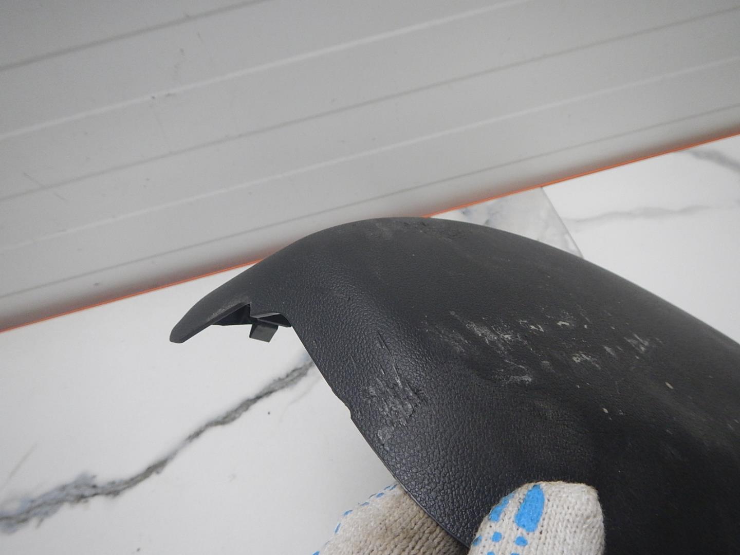 Обшивка двери багажника