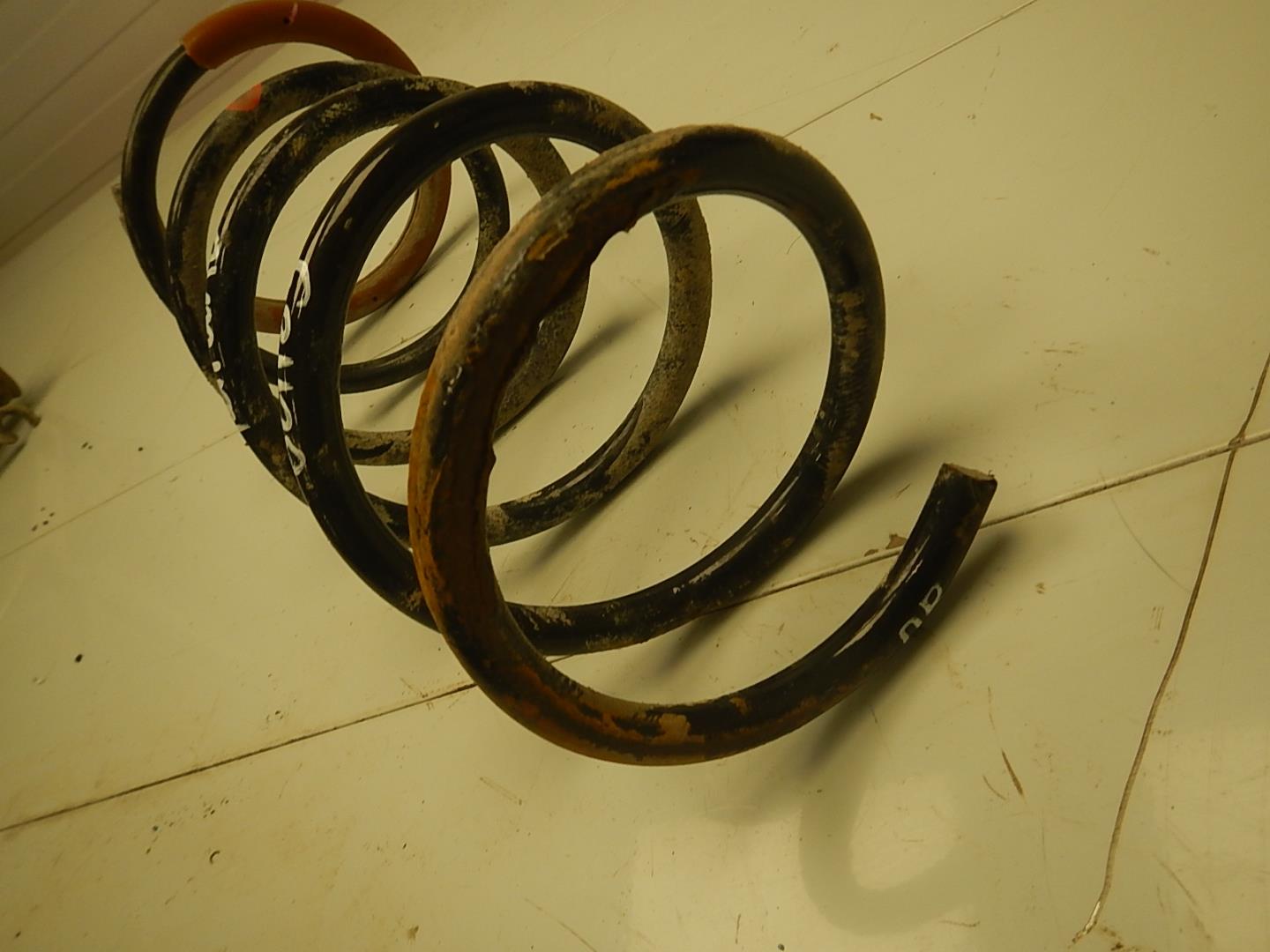 Пружина передняя