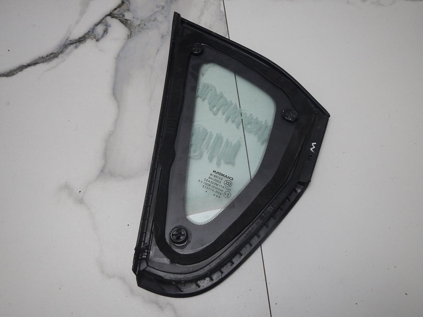 Стекло кузовное глухое правое