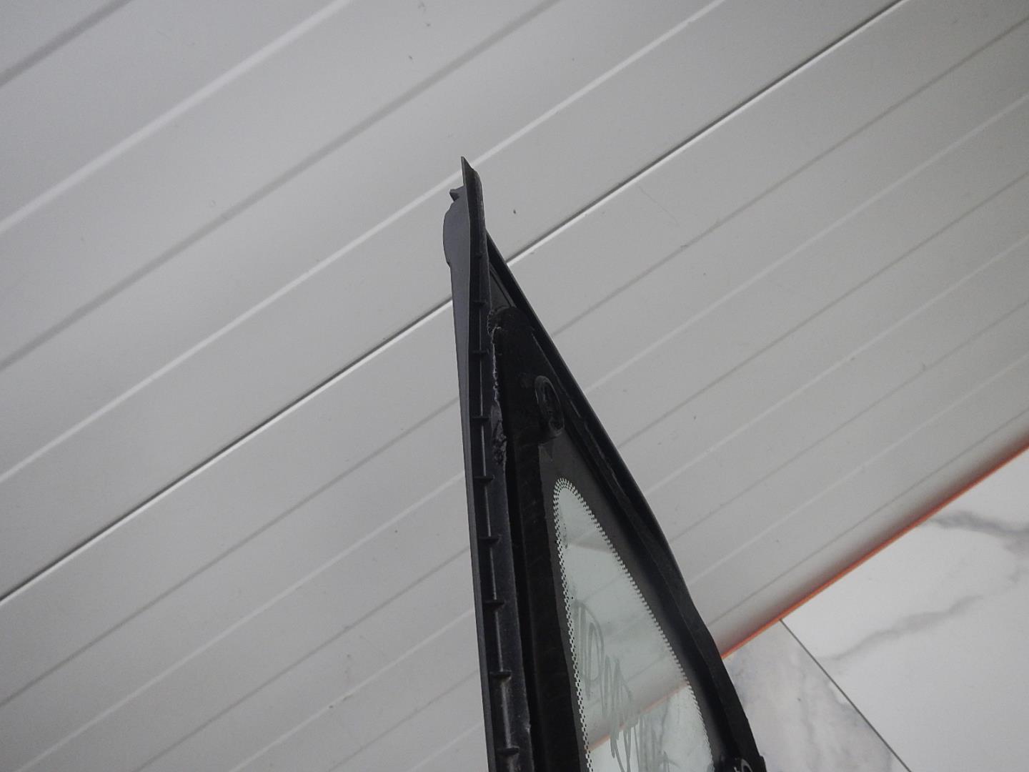 Стекло кузовное глухое правое